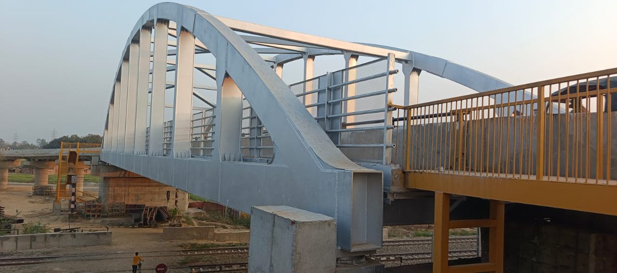 nerailwaygkp's tweet photo. कादीपुर एवं सारनाथ स्टेशनों के मध्य समपार सं.-12 पर निर्माणाधीन रोड ओवर ब्रिज का कार्य पूर्ण कर लिया गया है।
इससे वाराणसी जनपद के चौबेपुर एवं बाबतपुर क्षेत्र के मध्य कनेक्टिविटी सुदृढ़ हुई है तथा समपार पर लगने वाले जाम से सड़क उपयोगकर्ताओं को काफी राहत हुई है।
#NERInfraUpdates https://t.co/ghSl1J9VSE