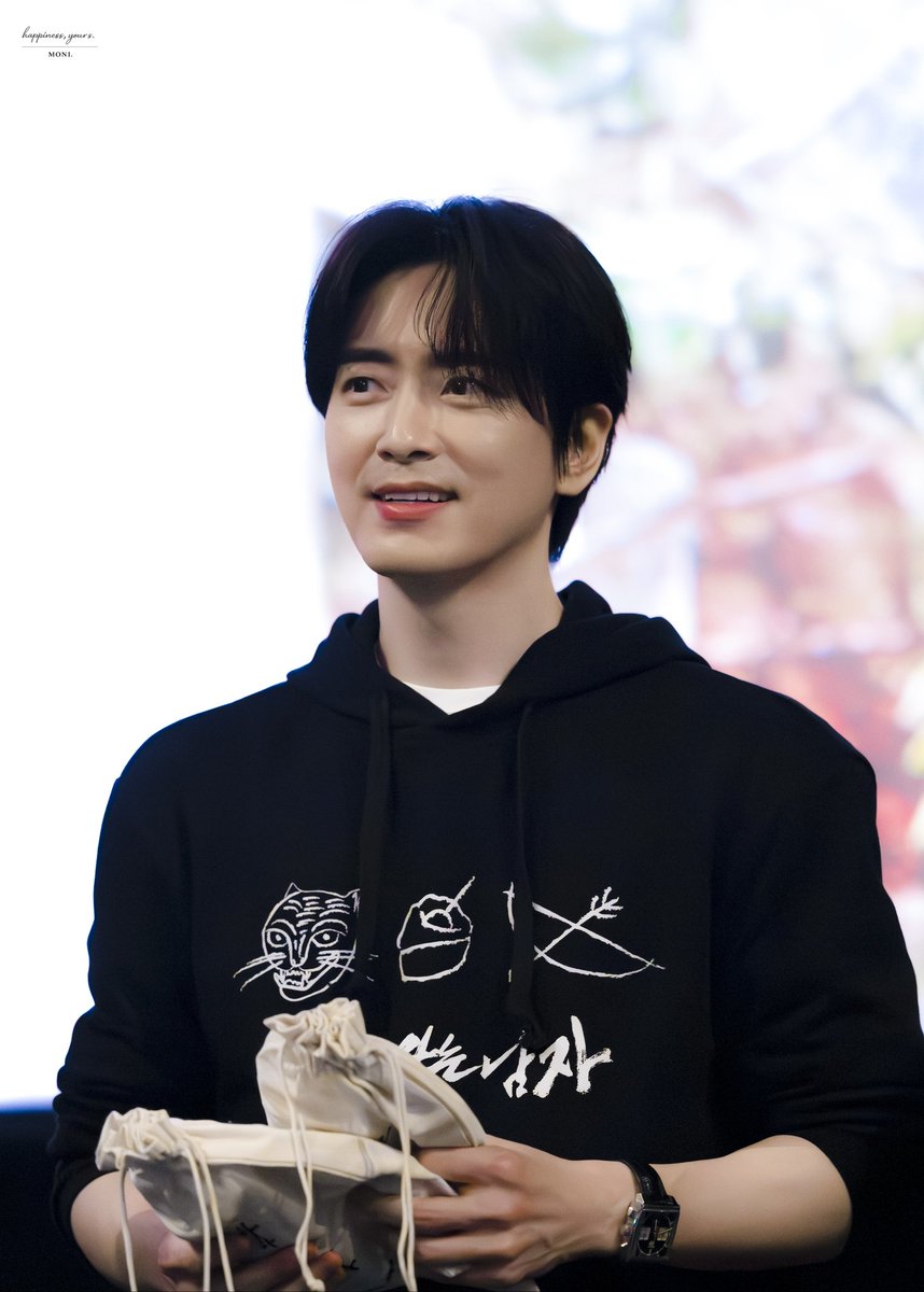 0215 무대인사 #이준혁 
멋있고 귀엽구 멋있고 ... 🖤