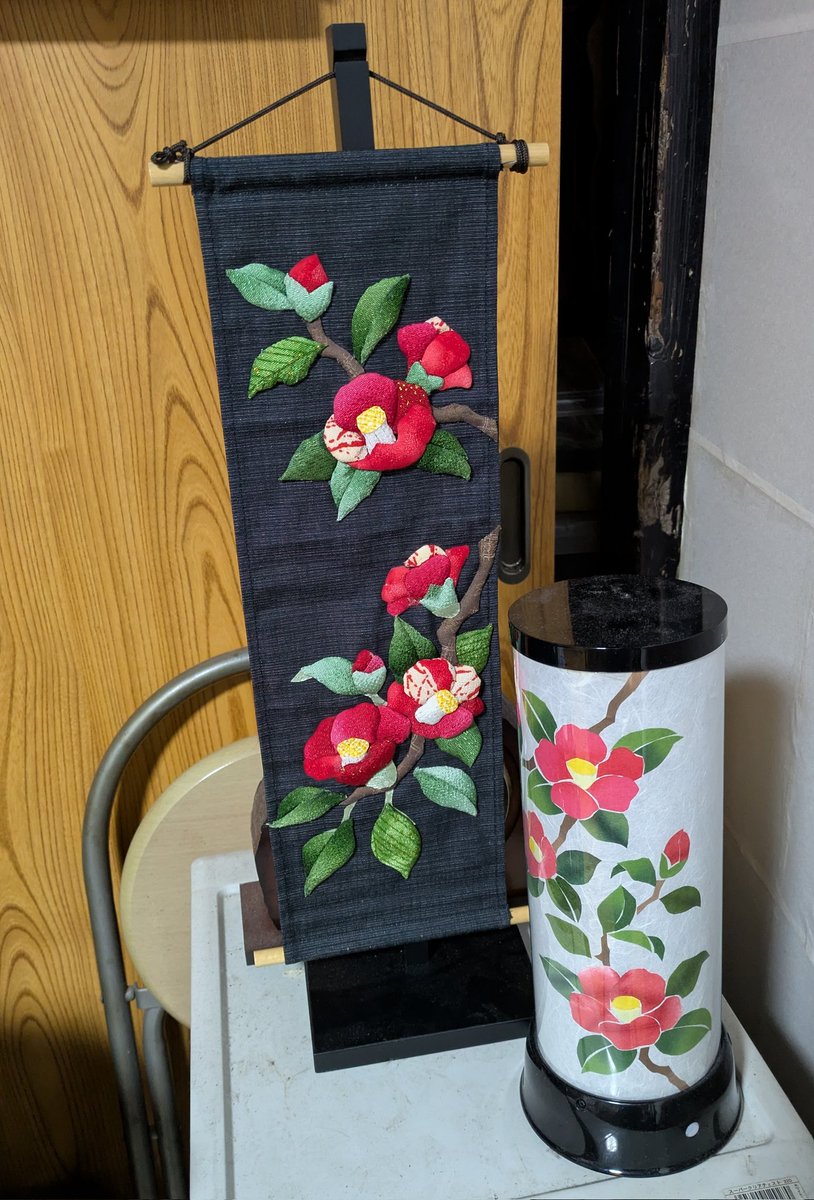 うちの高齢家族の押絵キットのタペストリー二つ目と現在取り組み中の三