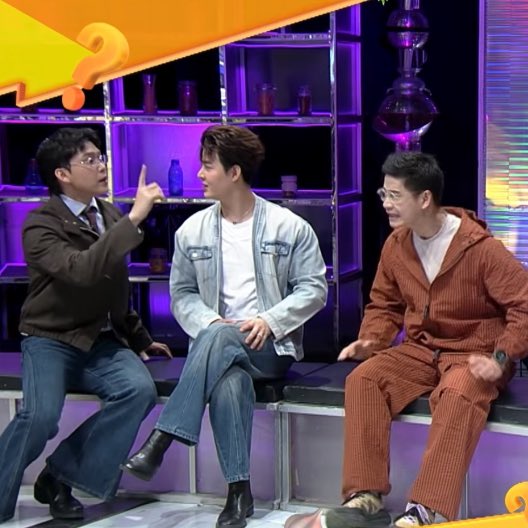 แล้วใครเอาหนูไปอยู่ระหว่างพี่ฟรอยด์กับหมอตังค์ นั่งมองซ้ายที ขวาที ใช้ชีวิตท่ามกลางความวุ่นวายมาก 55555555555 #Saint_sup