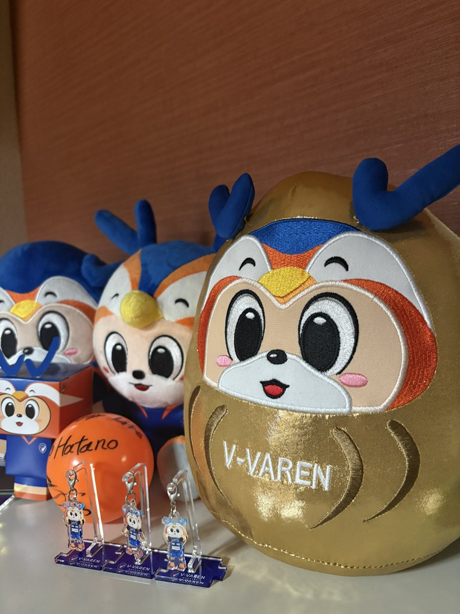 我が家の、おヴィヴィコーナー😁 金のヴィヴィくんだるまが仲間入り