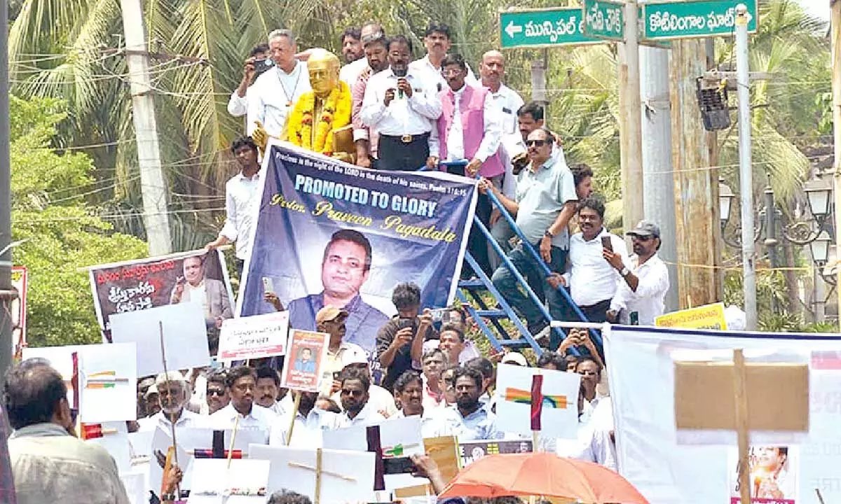 TTD vishayam lo Hindu ekam kavali ante…religious politics annaru.

Mari ivi entra..pushpavathi function la?