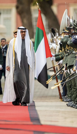 مع محمد بن زايد 

 لأن المعركة ليست عابرة لسنا مع محمد بن زايد آل نهيان مجاملةً، ولا اصطفافًا ظرفيًا، ولا انفعالًا عاطفيًا، نحن معه لأن الوقائع أثبتت أنه قائد استثنائي في زمنٍ ندر فيه الثبات، ولأن التجربة أكدت أنه ركنٌ صلب يمكن اللجوء إليه حين تضطرب الموازين. في السراء، كان مهندس