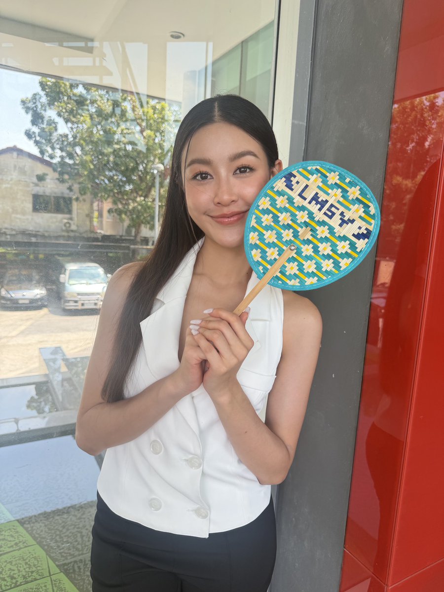 🩵 คุณสองเป็นเบสตี้นี่นาาาา ถือพัดน่าร๊ากกกกก 🤭

🩵 Khun 2, You’re a besties, aren’t you? Holding a fan is sooo cuteeee. 🤭

#LMSY
#HometownRomanceQ16