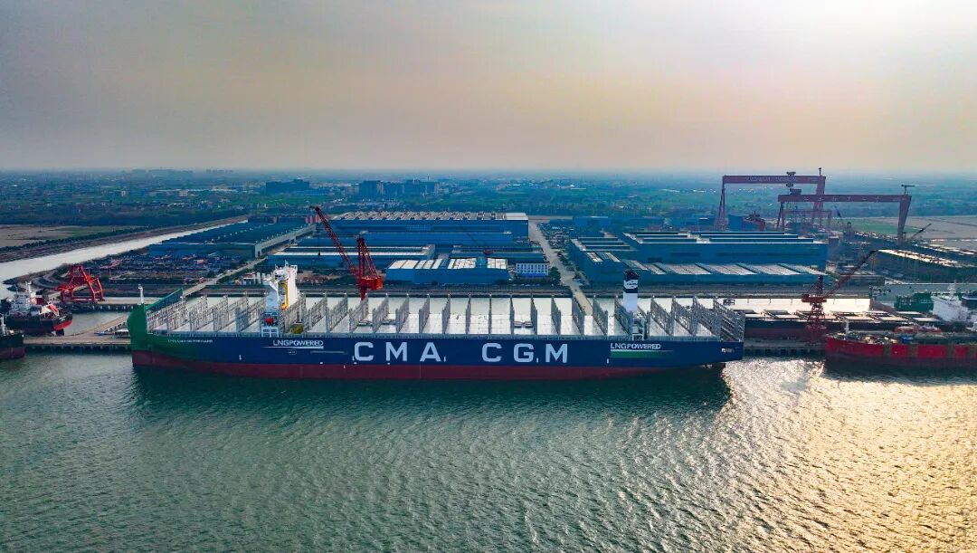 🚢CMA CGM Notre Dame, the world's largest dual-fuel container ship made ...