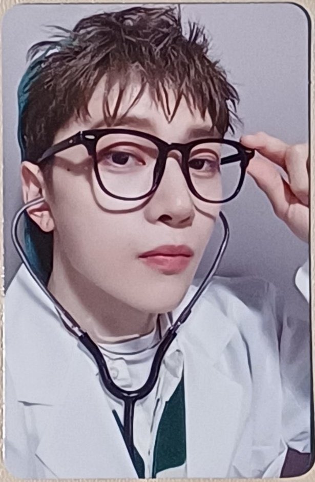 526haul's tweet photo. wtb lfs lf hanbin matthew doctor pc photocard zb1 ph zerobaseone makestar pob yhmah you had me at hello https://t.co/aJEBK2aEcA