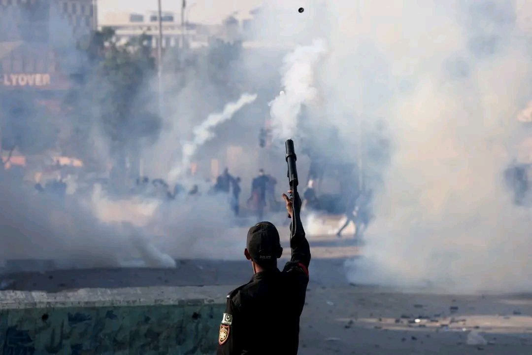 SbMasudSheikh2's tweet photo. Fury on Pakistan streets, 20 dead, after US-Israel strike kills Khamenei
মার্কিন-ইসরায়েলের হামলায় খামেনিকে হত্যার পর পাকিস্তানের রাস্তায় ক্ষোভ, 20 জন মারা গেছে https://t.co/qyLNBcHwVg
