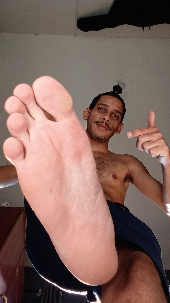 palosantox's tweet photo. 👀POV: meu pezão tá pisando na cara!

🔞https://t.co/69a7lfxlWX 
📷https://t.co/ULdetM7ih5 

#feet #feetman #feetboy #pesmasculinos #malefeet #flipflop #malefootworship #malefeetworship #guyfoot #guyfeet #malefeetfetish #malefoot #feetporn #footporn #gayfeet https://t.co/KAjJCCdaAz