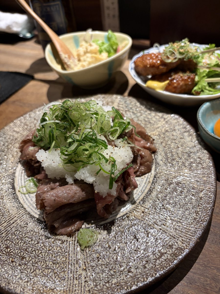 AromaDdon's tweet photo. 1.梅酒(2杯)
2.ドデカレモンサワー(1杯)
3.なんかいっぱい飲んだ(不明)
4.抹茶のお酒と80種類のジンの中からバーテンダーさんが選んでくれたジントニック(計2杯)

28日はこんなラインナップでした

へへ、3枚目の写真の祇園の人が少ない通りのおばんざい屋さんすごく良かったな
よく見つけた自分すごい https://t.co/d5RQqemHAK