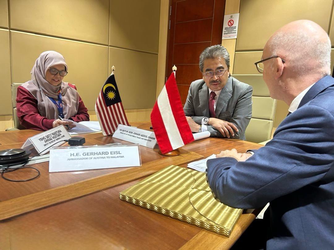 Gerhard Eisl tweet media