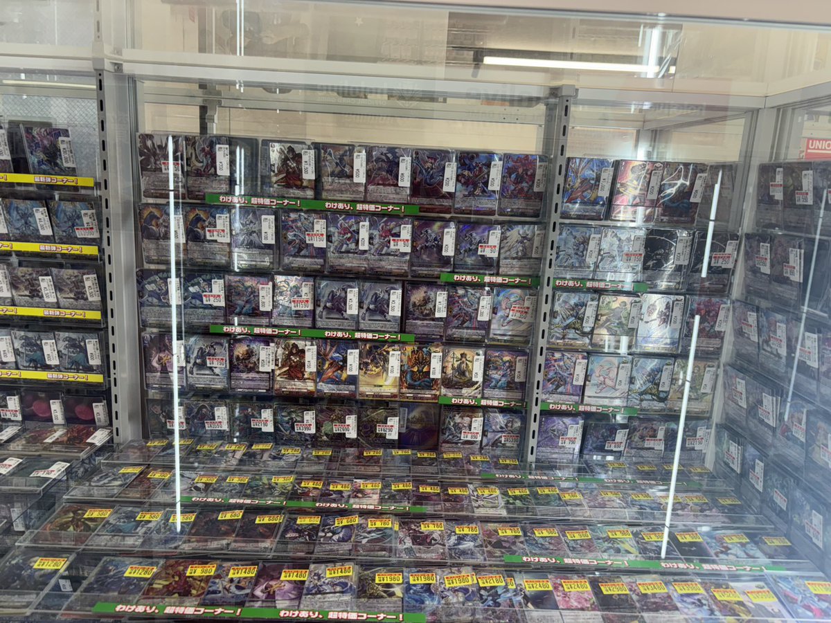 ヴァンガード 現在のケースになります。 ぶっちぎりデッキのシングルも