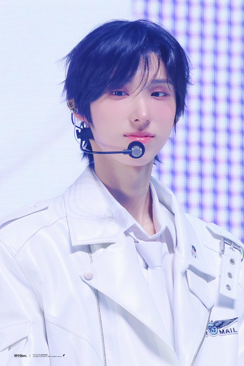 𝑾𝐫𝐢𝐭𝐞𝐫. tweet media