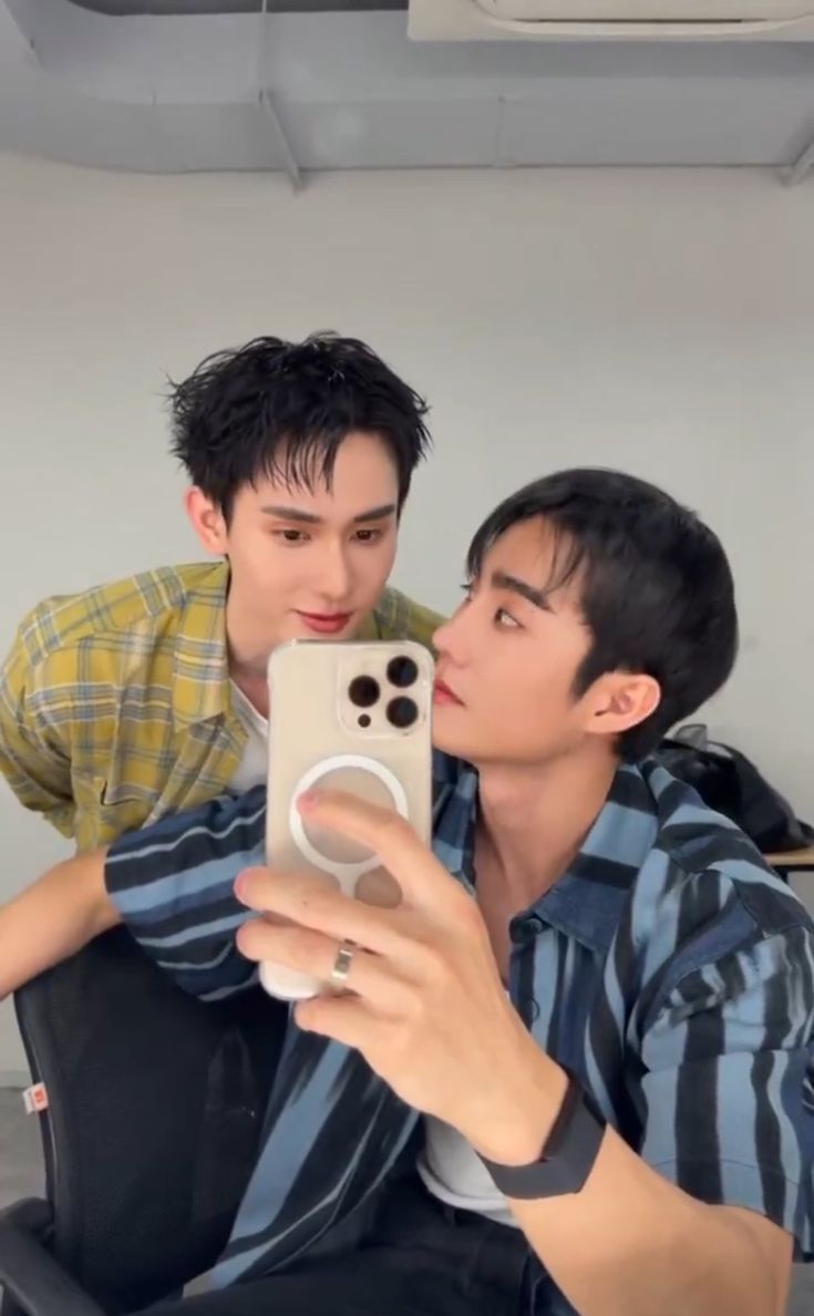 ⓘ 𝖸𝗈𝗎𝗋 𝖦𝗒𝗆 𝖻𝗎𝖽𝖽𝗒, 𝟣𝟫𝟫𝟩 𝖬𝖺𝗇 ✱ tweet media