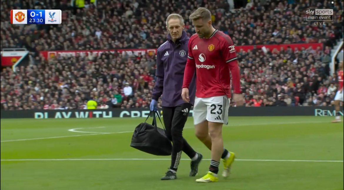 heisfab_'s tweet photo. There’s something happening right now that I genuinely don’t understand. We’re playing just one game a week, sometimes two at most, yet our injury record seems to be getting worse.

Under Amorim, the situation improved a lot. Players like Luke Shaw and Mason Mount became more available and reliable. But now, despite having fewer games, the injuries are becoming more frequent again. Mount has practically disappeared, Shaw looks like he’s heading the same way, and we haven’t even mentioned Martinez.

Before anyone twists this, I’m not putting it on the head coach. This falls more on the medical and conditioning staff. The physio department needs to do better with player conditioning, and recruitment should also prioritise players with stronger injury histories.