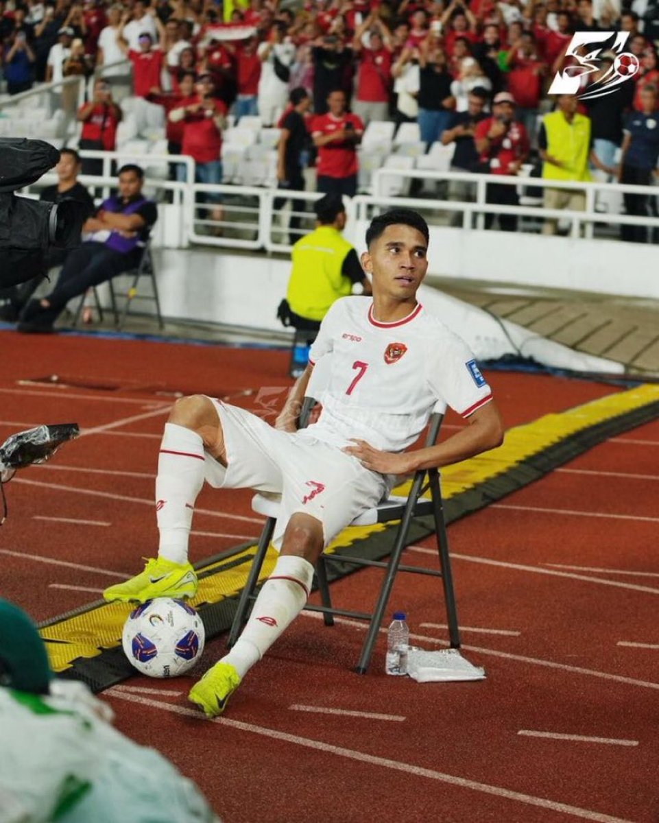 Tentu aja ini. Ikonik. Sebuah statement kalo Indonesia itu bukanlah lawan yang bisa dipandang sebelah mata.

*sebelum si dia berulah dan pria belanda datang