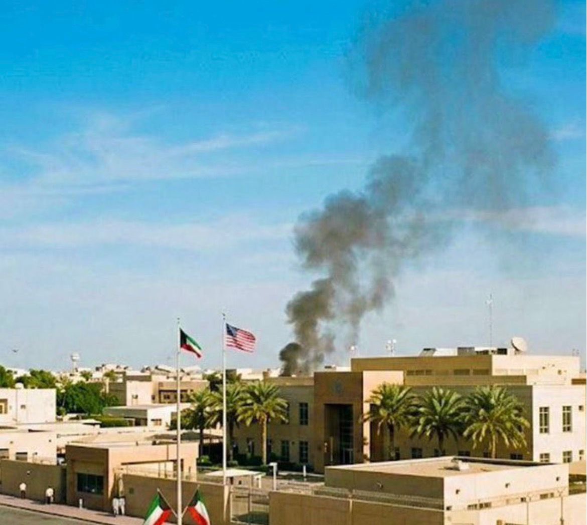 Breaking News 🚨 

A plume of smoke rises above the U.S. Embassy in Kuwait, according to an AFP correspondent.

#Iran 
#Khamenei
#WorldWar3