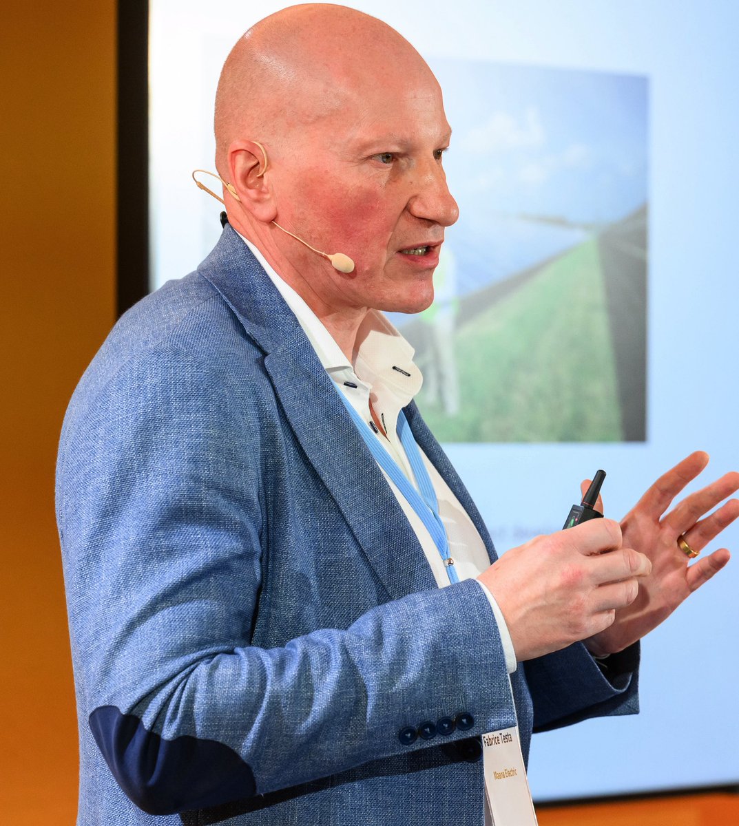 fabricetesta's tweet photo. Most pitch decks don’t fail because the idea is bad. They fail in the first 10 seconds. ⏱️

https://t.co/vL8dh65MbG

#Startups #VentureCapital #PitchDeck #Fundraising #Entrepreneurship #Founders #VC #Leadership https://t.co/vW7mBuxWQ7
