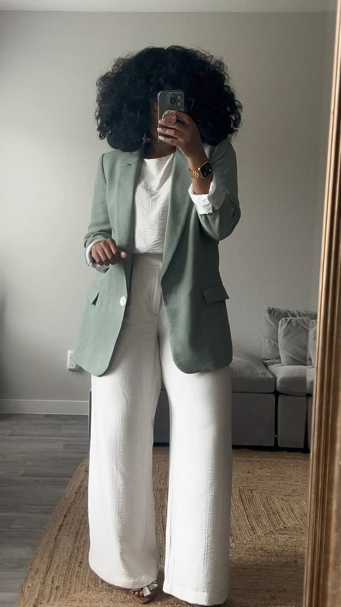 Grachidex's tweet photo. How would you dress to work https://t.co/qhGHOmvoay