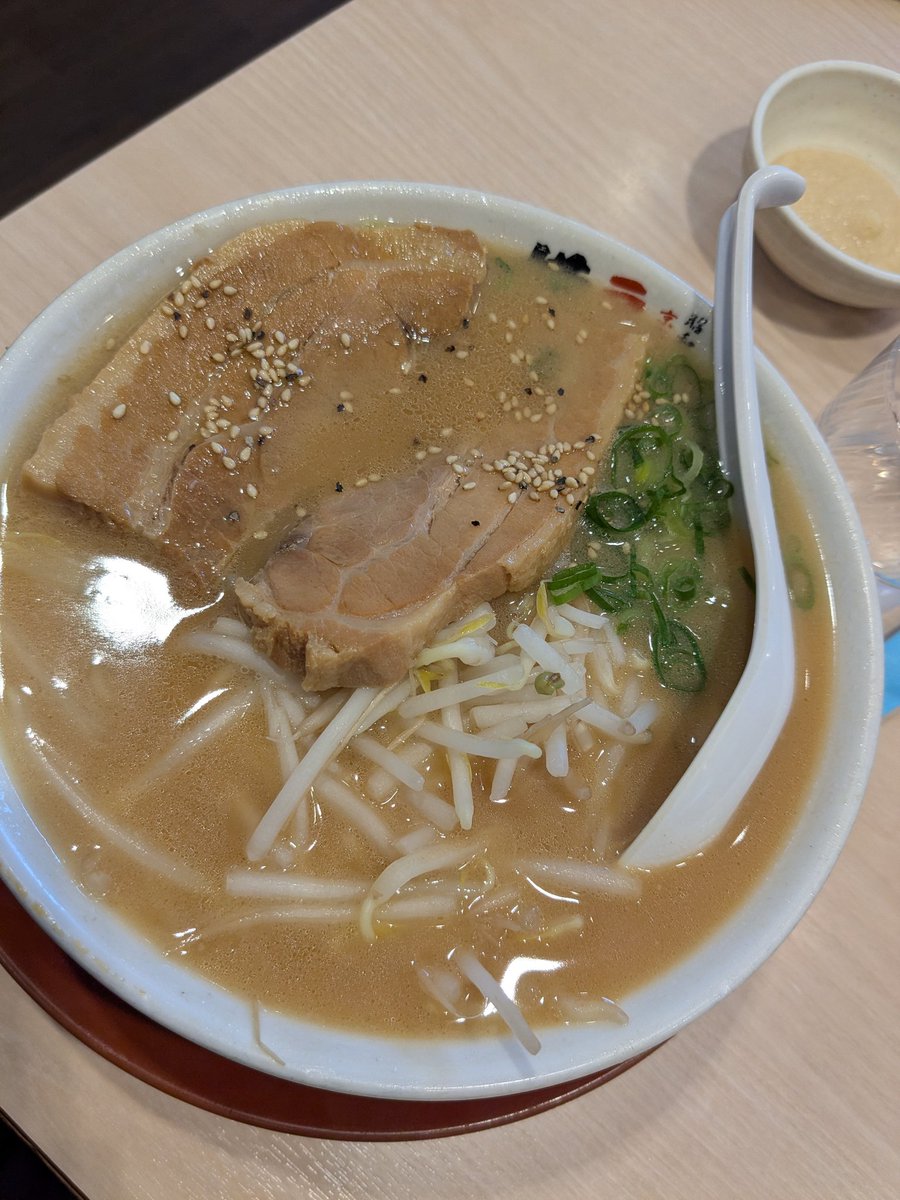 そして翌日は白川を連れて「横綱ラーメン」へ。

やっぱり美味かったぁー。