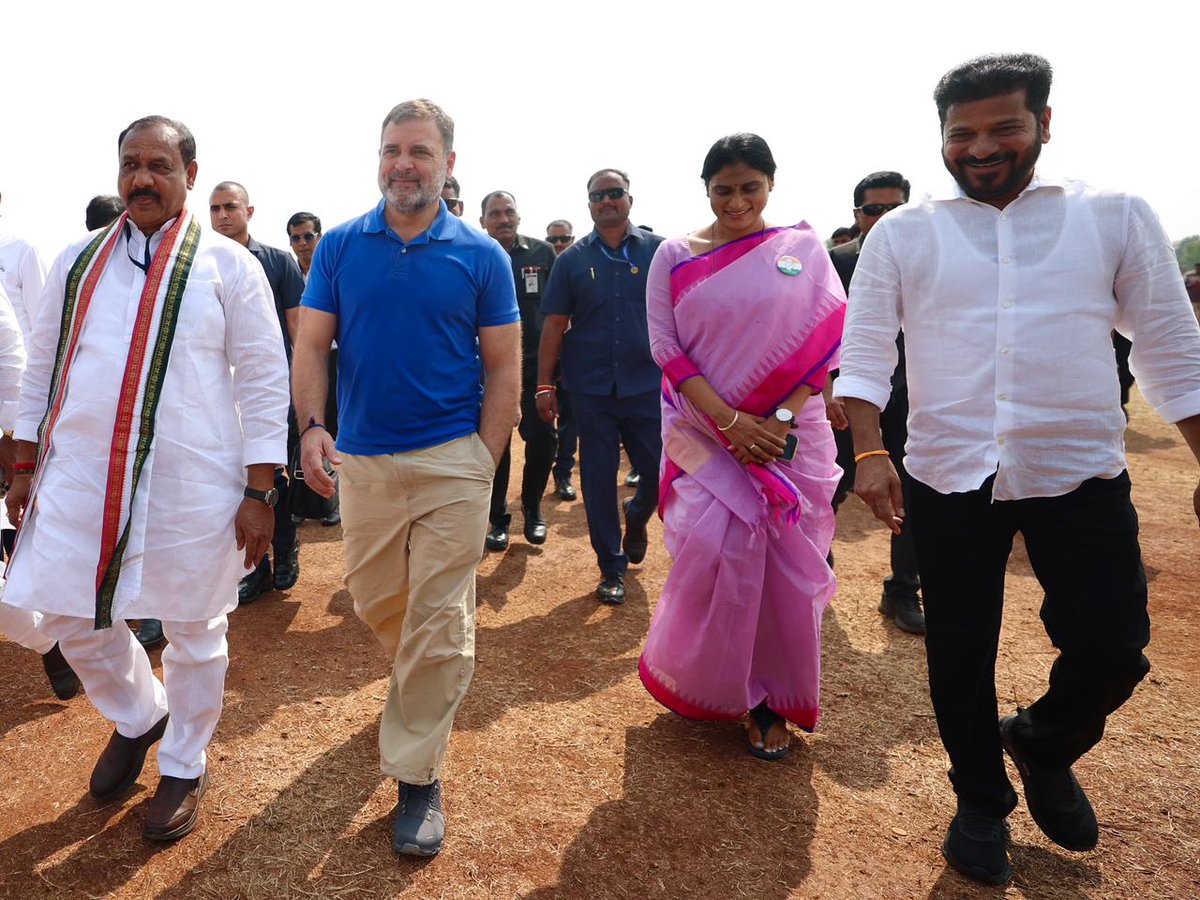 नेता विपक्ष श्री <a href="/RahulGandhi/">Rahul Gandhi</a> का विकाराबाद में कांग्रेस के नेताओं और कार्यकर्ताओं ने आत्मीय स्वागत किया।

📍 तेलंगाना