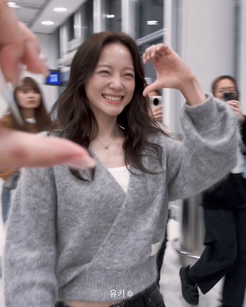 a bit blurry, yet sejeong’s smile remains the clearest🥹