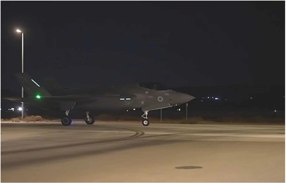 Galaxia_militar's tweet photo. #EstadosUnidos e #Israel lanzan la #Operación #FuriaÉpica contra el #programanuclear y el #arsenal de #misiles de #Irán.
https://t.co/jLRk8VL1Xb https://t.co/8PVFKS65dC