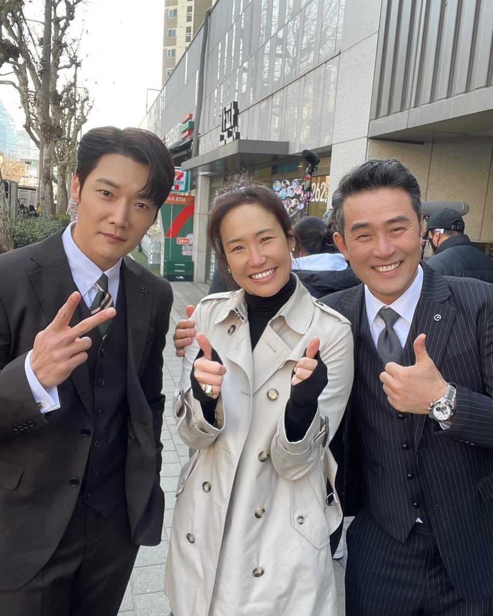 LilyTorres78679's tweet photo. Visited my husband on his recent filming of 'Numbers' with the talented  (Jinhyuk Choi). So rare to witness my husband in fine suits! Certainly, a complete opposite to the ripped pajama pants he can't seem to get rid of! He claims he will reuse them ... https://t.co/TRwOdtN4jc