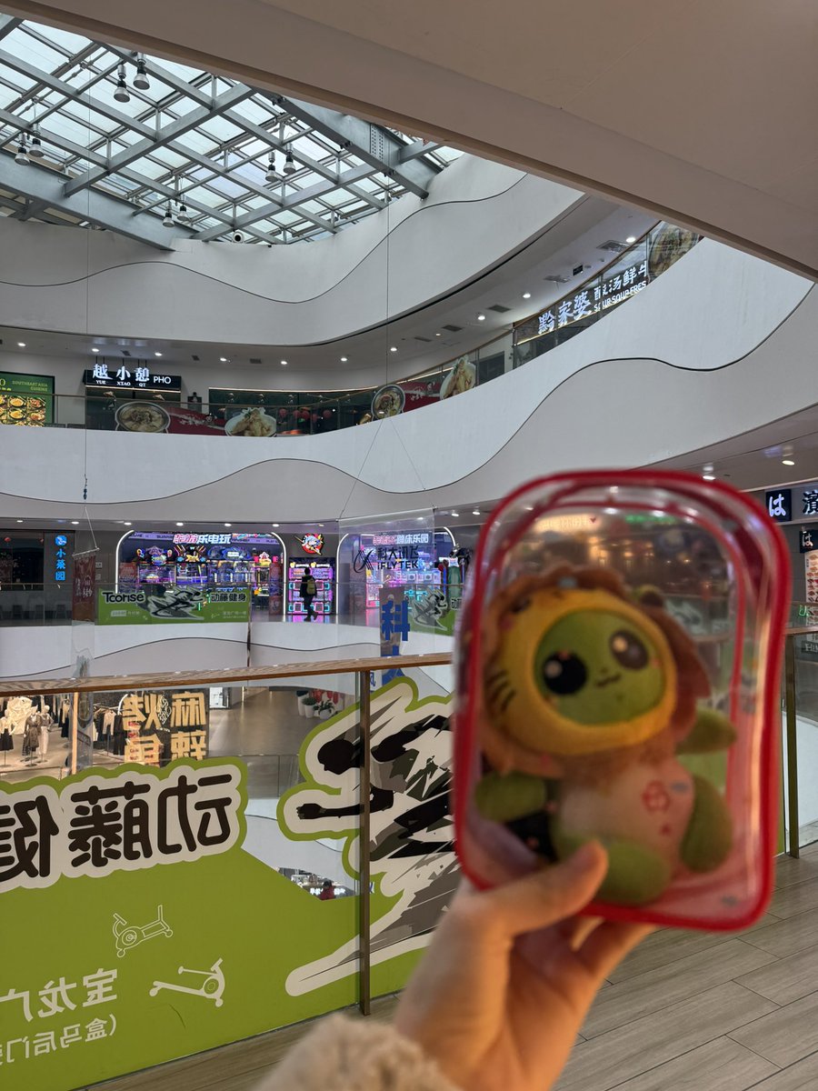 Zzlovemo's tweet photo. 带着孙子正好路过他bubu拍照的地方，就拍一张吧🤣 https://t.co/psVr3wwOau