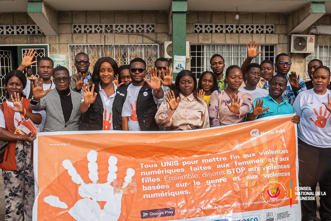 MirianeKizimini's tweet photo. Violences numériques : la jeunesse estudiantine appellée à la vigilance. 
@CnjRDC #vbg @UNESCOKinshasa #violence #mutakalisation #droits
En ma qualité de Presidente du Conseil communal de la jeunesse de Kalamu préparer les jeunes aux enjeux de l’utilisation responsable des RS. https://t.co/WxV5cUIN0s