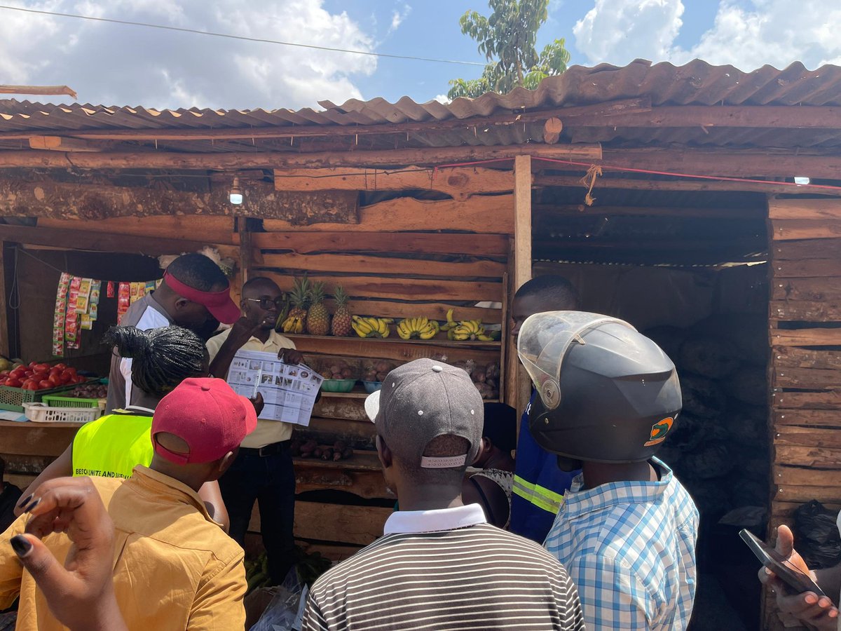 ReafUg's tweet photo. Engaging young men in open conversations about using #OraQuick empowers them to know their #HIV status, take control of their health, and protect their partners. 

Testing is power &amp; every status known brings us closer to #EndAIDS2030Ug 

#KnowYourStatus 

@KCCAUG @MinofHealthUG https://t.co/WQYULffsV3