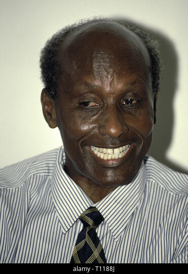 CONFIRMED:This is the only man to ever Defeat The US Marines and Us  Navy seals,His Name is Mohamed Farah Aideed From Mogadishu Somalia.