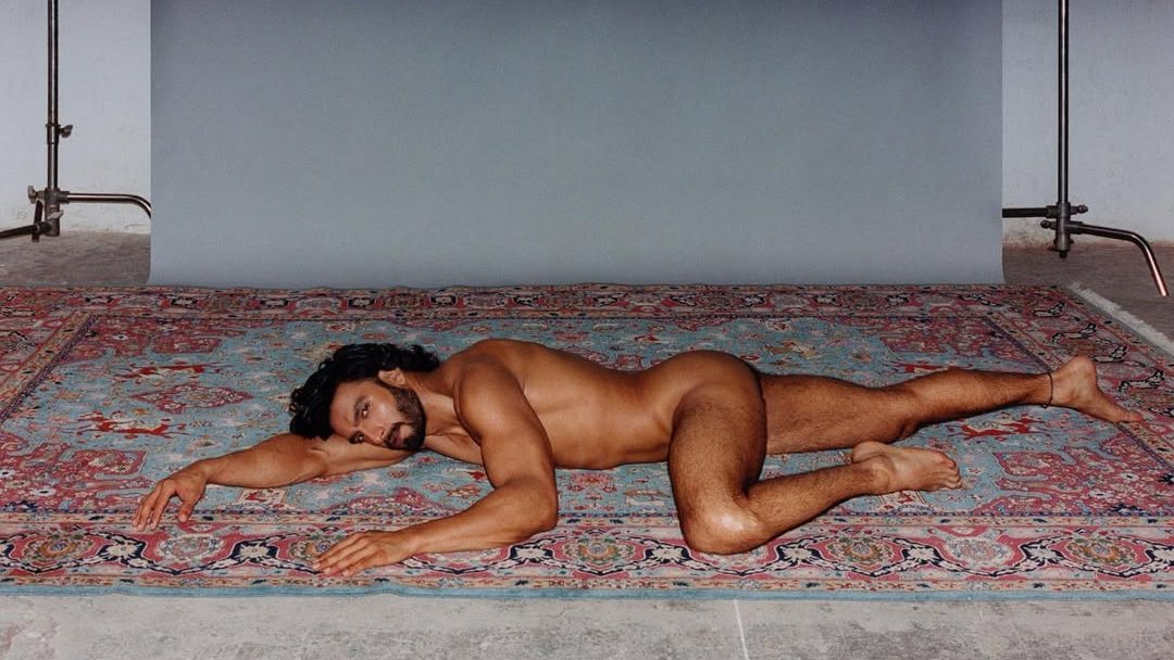 DesiPopCultX's tweet photo. happy 4th anniversary Ranveer Singh 🍑 and thank you https://t.co/AuGLGBhoE3