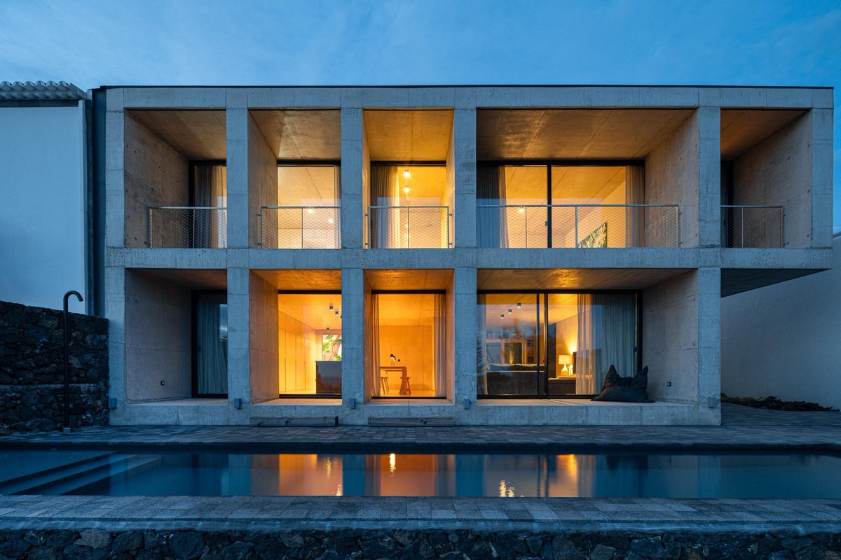 veredes's tweet photo. ¡Buen #brutalmonday! 
Casa da Rocha Quebrada, a project by SO Arquitetura &amp; Design, photographed by @ivotavaresnet https://t.co/uCErXkwGUW