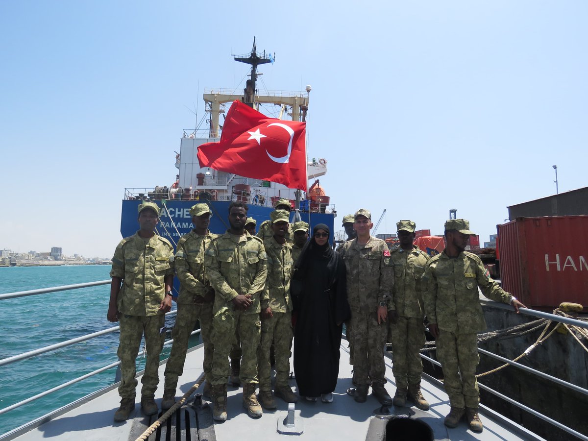 📍 Mogadişu / Somali 

Somali Deniz Görev Birliğinde bulunan TCG Bafra’da, Somali Deniz Kuvvetleri personeline “Uygulamalı Gemi Eğitimleri” verildi.

#MillîSavunmaBakanlığı