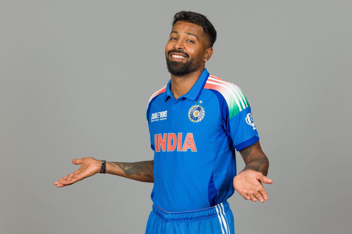 CricketSocials's tweet photo. Hardik ‘Aura Farming’ Pandya: 
1. Cannot bowl a Yorker. 
2. Cannot play a Yorker. https://t.co/yYnMxvMlUo