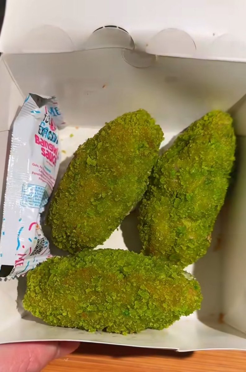 zee 🐣 tweet media