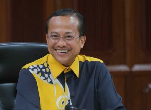 harakakdailyHD's tweet photo. PN tidak undi punca kerajaan gagal hadkan tempoh perkhidmatan PM.

"Sekarang DS Anwar kena jadi Perdana Menteri sampai mati," ujarnya riang. https://t.co/Q66G8JeUNC