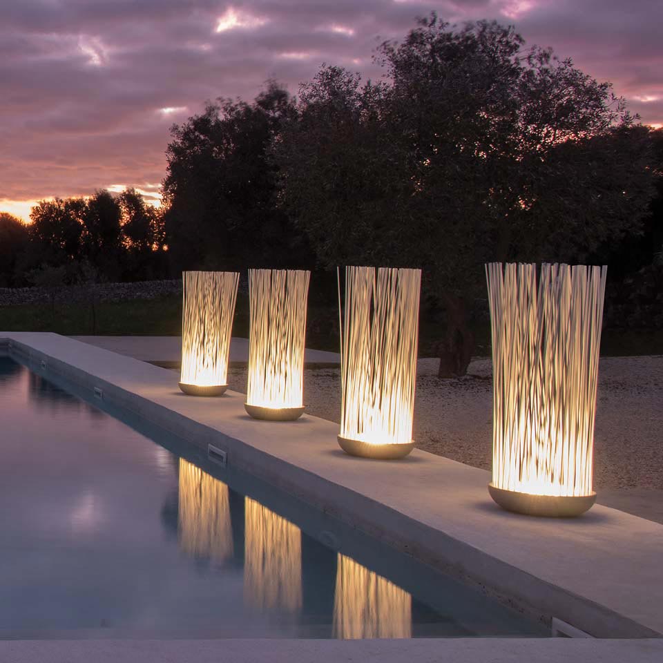 AndeoDesign's tweet photo. Venez découvrir en magasin ce super éclairage pour intérieur et extérieur. Ses tiges en fibres ondulant avec le vent ou rassemblées grâce à son anneau, pour un enchantement unique
https://t.co/NekwxhmWaO
#eclairageexterieur #OutdoorLighting #luminairedesign #lightingdesign https://t.co/38P9hOIAVL