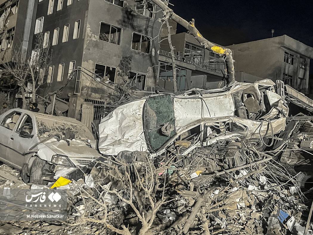 we have been under heavy bombings for 48 hours. 150 schoolgirls were killed and god knows how many more civilians died. and here are iranian monarchists, dancing and thanking the killer