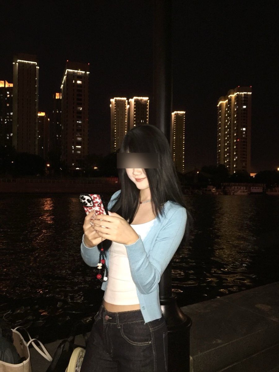 郑州字母墙 tweet media
