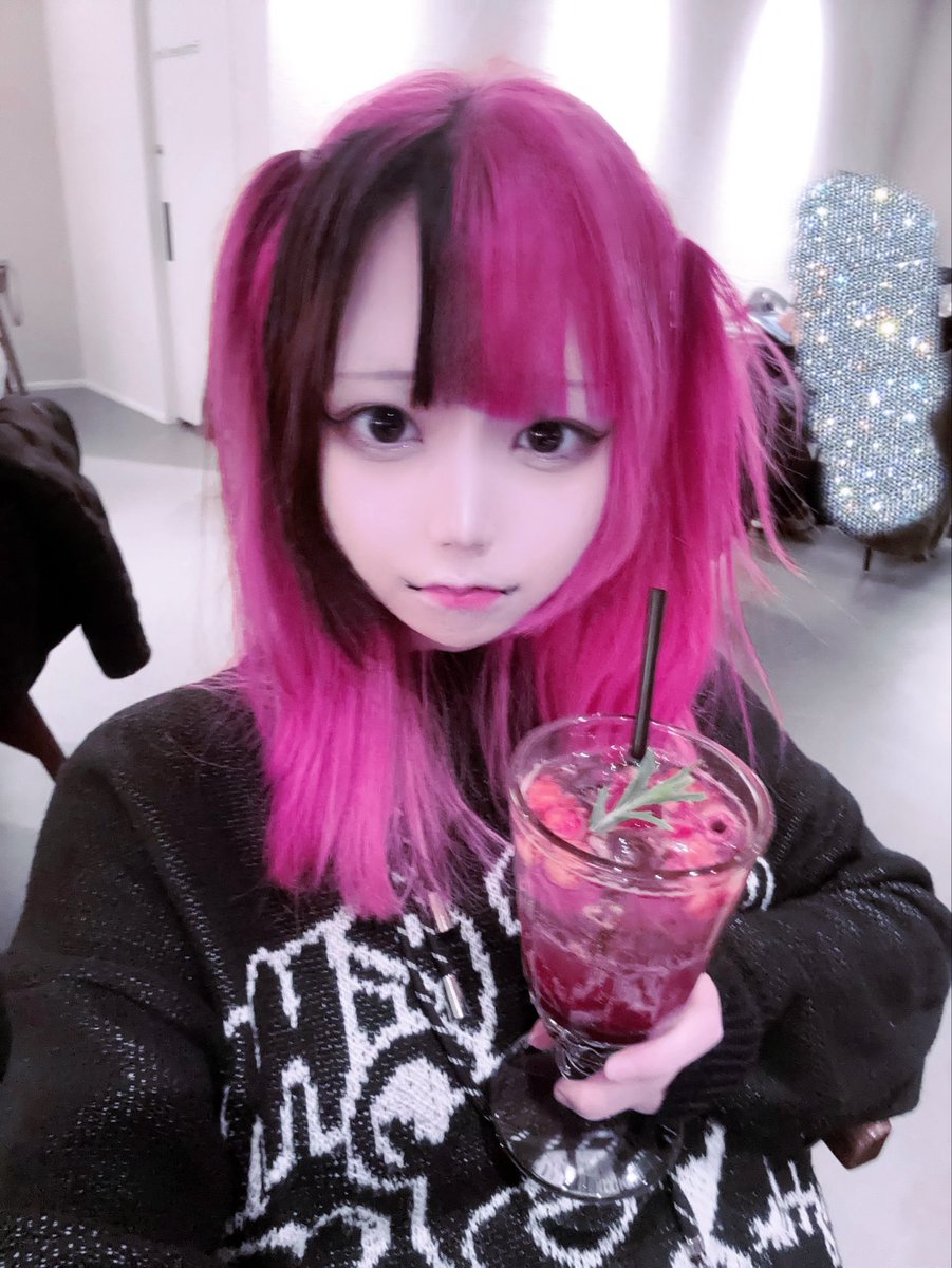 𝔇𝔘ℭ𝔄 (@iyskiysk) on Twitter photo 