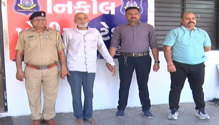 tv13gujarati's tweet photo. અમદાવાદ: નિકોલમાં 65 વર્ષના વૃદ્ધે 9 વર્ષની બાળકી સાથે કરી શરમજનક હરકત, CCTV એ ખોલી હેવાનની પોલ

https://t.co/zEtChVvxJU

#Ahmedabad #NikolPolice #POCSO #WomenSafety #ChildSafety https://t.co/sPva5fdBYr