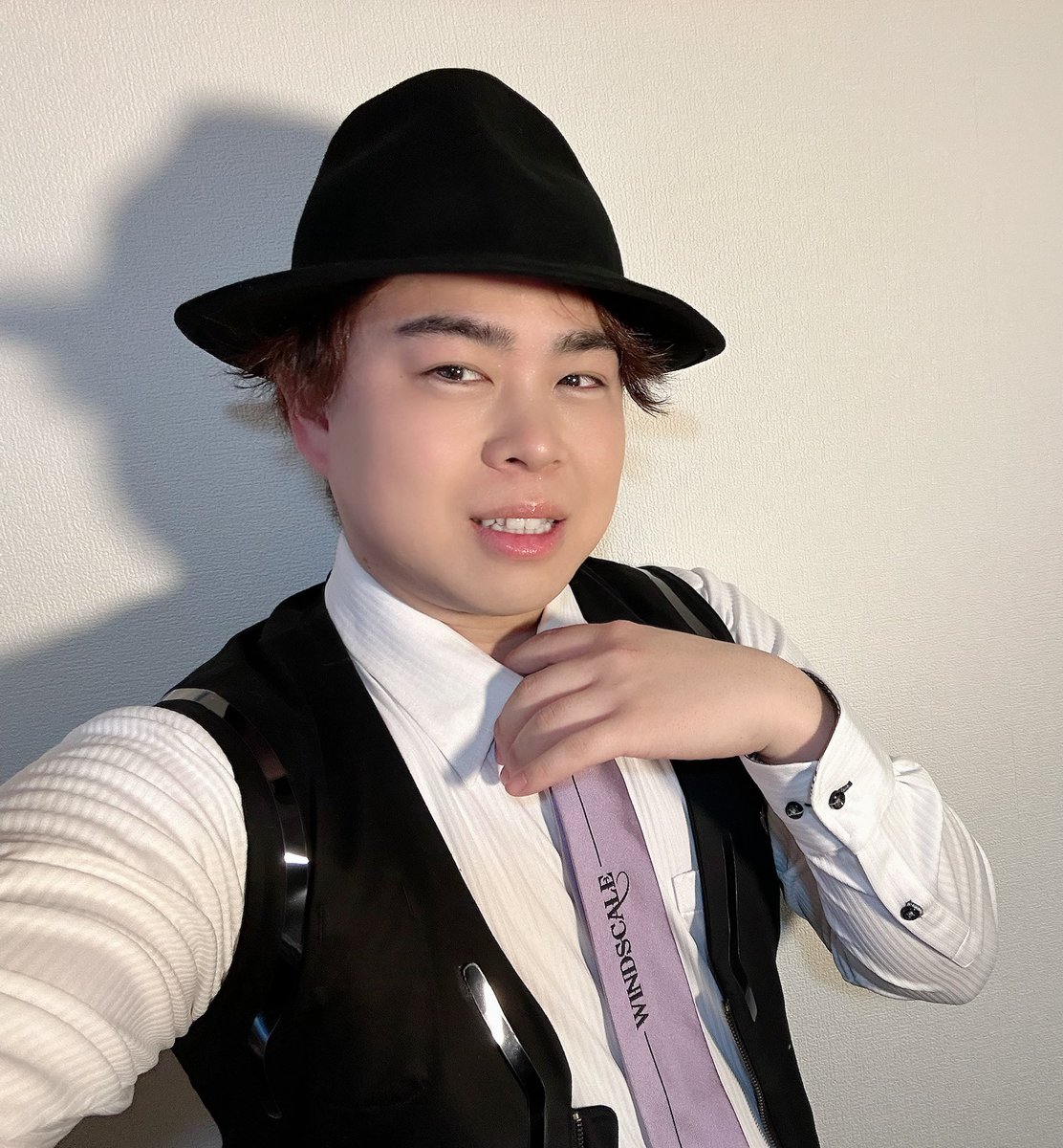 KZ40620505's tweet photo. 今日は新しい宣材の撮影へ行ってきました‼️

衣装とかはほぼ変わってないが前の撮影から雰囲気やポージングは進化できたかな🤔

#メイドのみやげ26 のメンバーの撮影も見学できてみんなめっちゃ良かった✨

自分の写真含めみんなどんな感じに完成するのか出来上がるのが楽しみ😆

#ナシカ座 https://t.co/KhflzXxD10