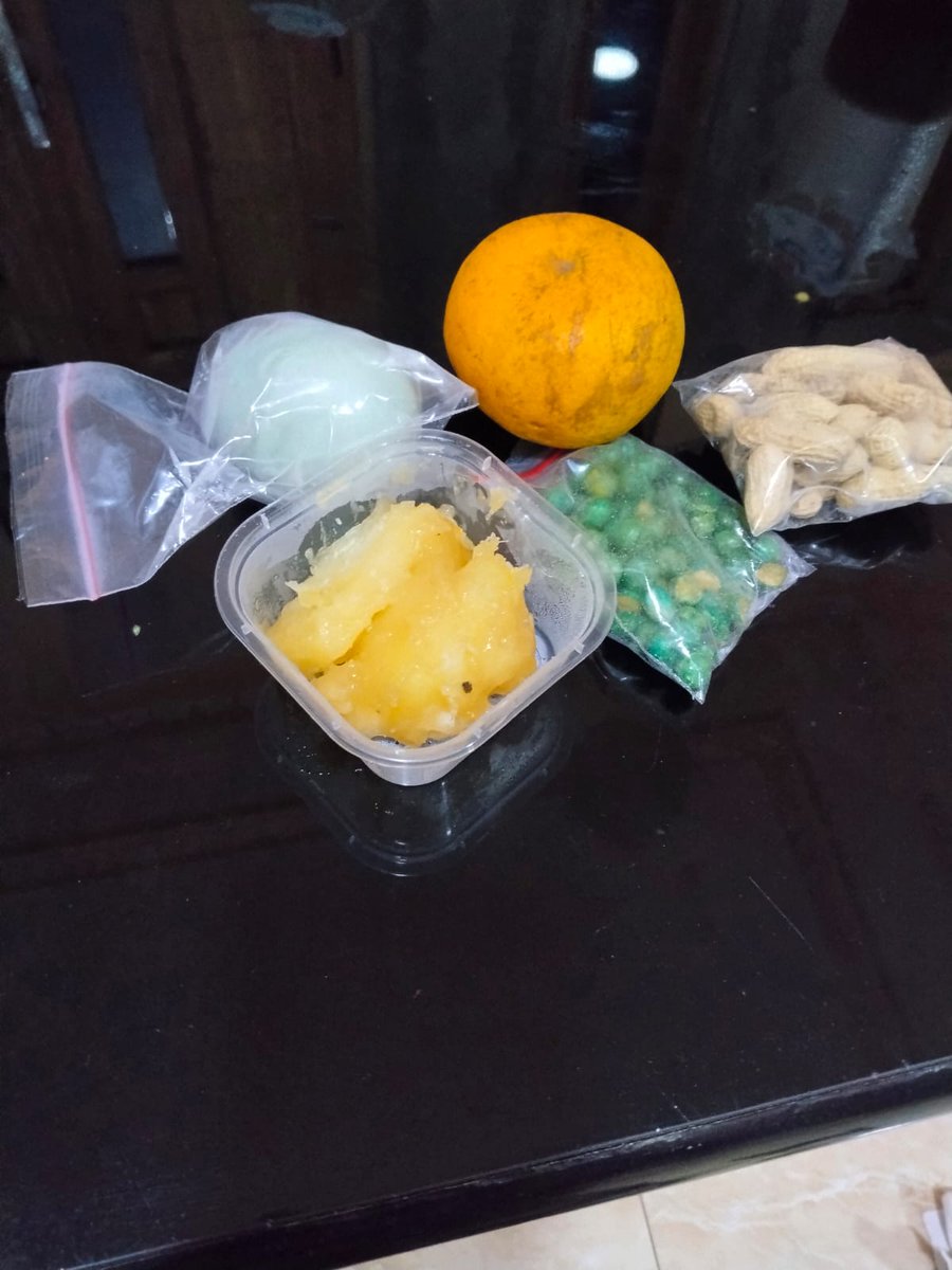 Raul_Saddam's tweet photo. Anakku dapat mbg isinya :
Singkong, kacang polong, jeruk, kacang kulit, telur asin. https://t.co/2jUOjMY3zO