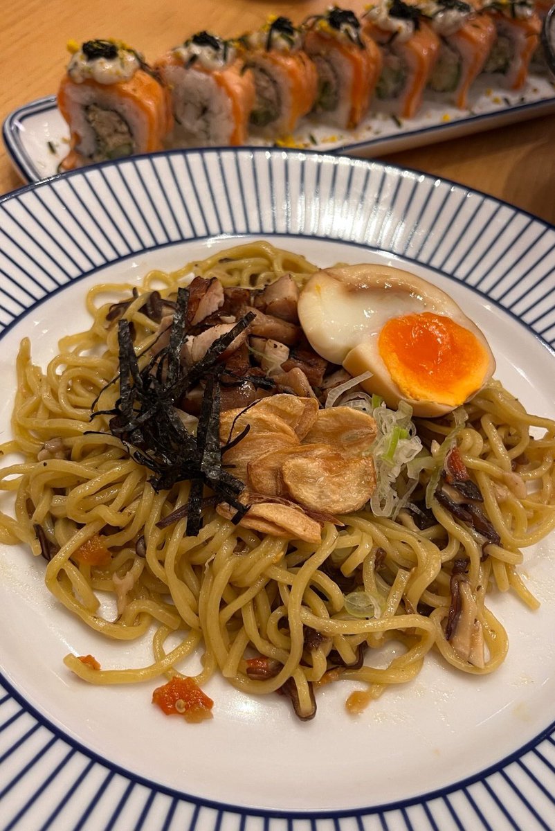 kehsanotherside's tweet photo. nomm nomm https://t.co/91j0xmnTYm