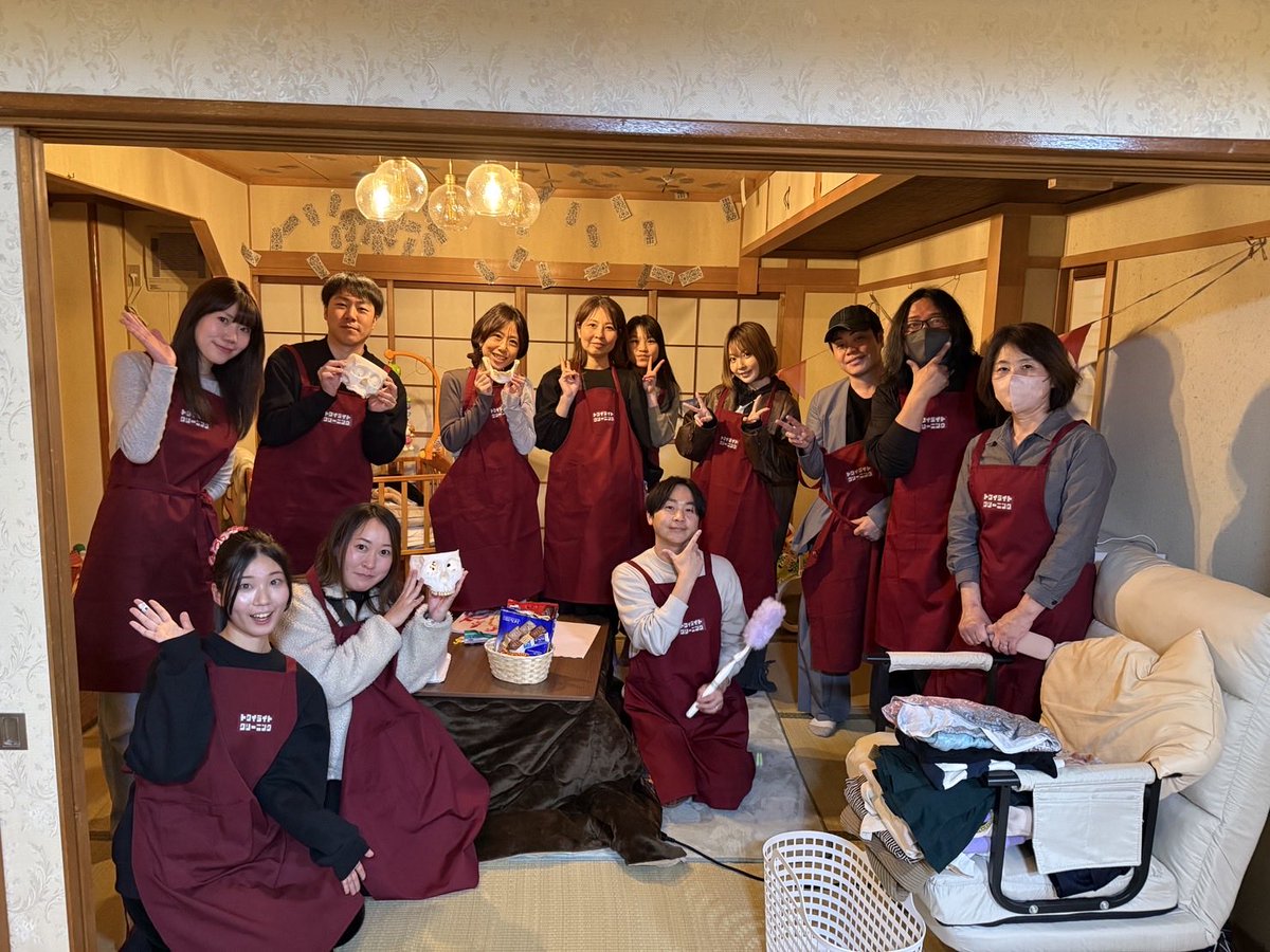 SAEMI404's tweet photo. 『どこか #奇妙な職場体験』
#根津一軒家清掃 に参加させて頂きました🧽

本当に丸々一軒家で驚き🏠‼️
触ろうと思えばなんでも触れてしまうからこそあまりに自然でチラ見にとどめるつもりだったものが手掛かりだった時は興奮しました！リアル物語体験すぎる…

ホラー苦手にもオススメできるのでは？🤔 https://t.co/QbGM4Jbolz