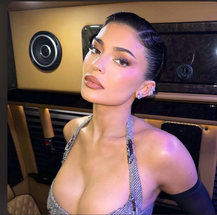 FEMADDICT tweet media