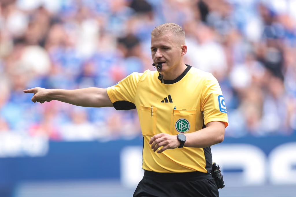 SrAnsetzungen's tweet photo. 3. Liga, 27. Spieltag 

1. FC Saarbrücken - Wehen Wiesbaden (Mi., 19 Uhr)

🙍‍♂️: Timo Gansloweit
🚩: Tobias Severins
🚩: Marcel Gasteier
4️⃣ : Veron Besiri 

#Gansloweit #FCSWIE #3Liga https://t.co/xs9eNsMLL1