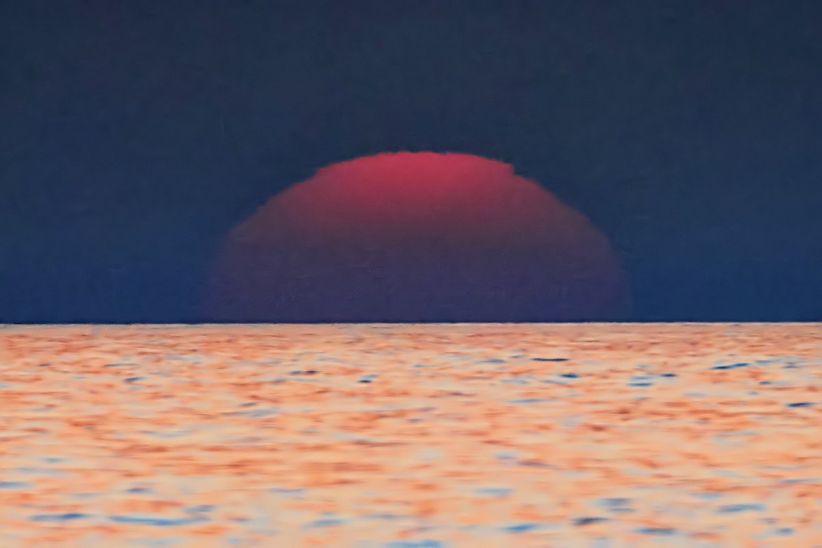 播磨灘に沈む夕陽。 海面に映った夕空の色が綺麗でした🎨 #夕日 #夕陽