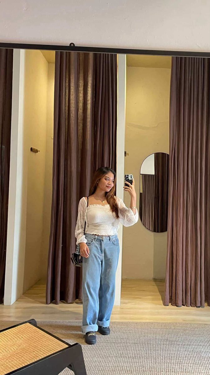 [Request #87]

Face - 5/10
Body - 5/10
Overall - 5/10

I’m sure she’s wild and good. But just not my type